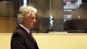 Karadzic zweifelt Opferzahl in Srebrenica an