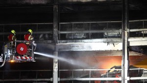 Großbrand legt Flughafen lahm