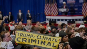 Klimaaktivisten stören Wahlkampfauftritt von Trump