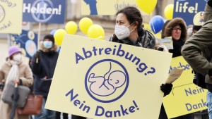 „Abtreibung legalisieren“: Kommissionsbericht mit Sprengstoff