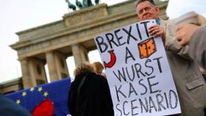 Abgeordnete wollen Brexit-Verschiebung notfalls einklagen