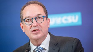 Dobrindt bringt U-Ausschuss zu Abhörskandal ins Spiel