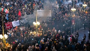 Zehntausende gehen in Hamburg gegen rechts auf die Straße