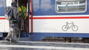 Bahn versteigert im Jahr Hunderte vergessene Fahrräder