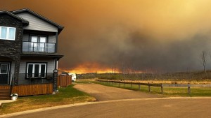 Feuer kommt wichtigster Ölförderregion immer näher