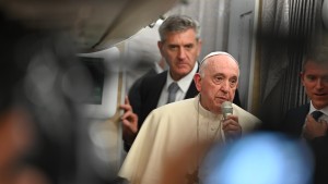 Papst nennt Misshandlung indigener Kinder „Völkermord“