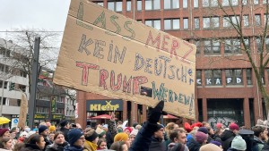 Köln demonstriert gegen Rechts