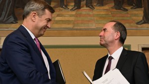 Söder und Aiwanger präsentieren Koalitionsvertrag