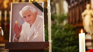 Das steht im geistlichen Testament von Benedikt XVI.