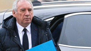 Mit Bayrou am Scheideweg