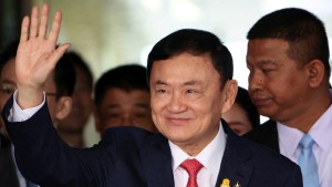 Thailands Ex-Regierungschef Thaksin verhaftet