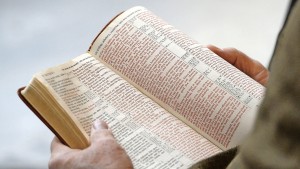 Wie ein Spötter dafür sorgte, dass die Bibel verboten wird