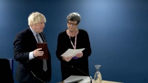 Boris Johnson zeigt Reue für Fehler in Corona-Pandemie