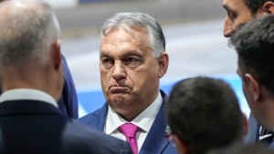 Von der Leyen straft Orbán ab