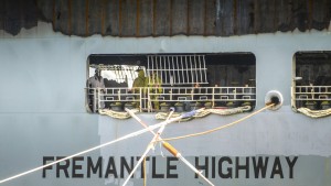 Ladung der Fremantle Highway wird geborgen