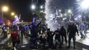 Polizei untersucht Übergriffe auf Demonstranten in Tel Aviv