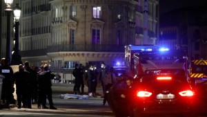 Polizei in Paris schießt auf Fahrzeug - zwei Tote