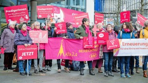 Warum Frauen in der katholischen Kirche bleiben