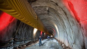 Fünf Meter täglich durch den Berg