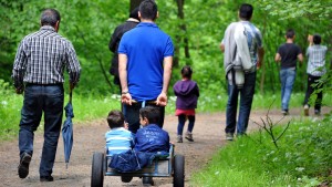 Mit Bier, Bollerwagen - und Familie