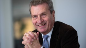 Günther Oettinger will Führungspersönlichkeiten  für Europa fördern