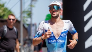 Triathlet Patrick Lange leidet, gibt auf und weint