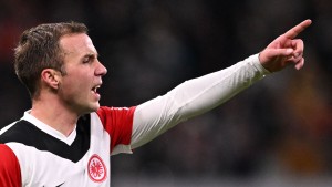 Jubilar Götze schießt Eintracht zum Sieg