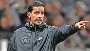 Wie die Eintracht unter Toppmöller zusammenfindet