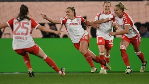 Bayern-Frauen mit Kantersieg im Spitzenspiel