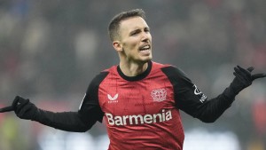 Grimaldo schießt den Meister sehenswert zum Sieg