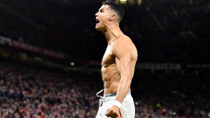 Cristiano Ronaldo zieht sich aus