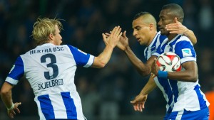 Hertha feiert Doppeltorschütze Kalou