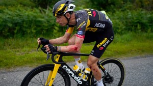 Heftige Massenstürze beim Start der Tour de France