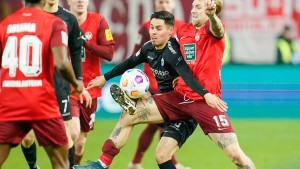 Kaiserslautern stürzt auf Relegationsplatz ab