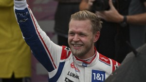 Kevin Magnussen überraschend auf der Pole Position