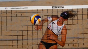 Kein Bikini-Wetter bei Beachvolleyball-EM