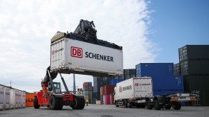 Dänische DSV und Investor CVC bieten für DB Schenker