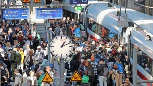 Die EVG droht mit langem Bahnstreik