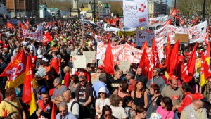 Die Franzosen protestieren gegen die Krise