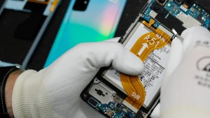 Verbraucherschützer beklagen teure Handy-Reparaturen