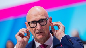 Telekom-Chef kritisiert Mobilfunkpläne als Mogelpackung