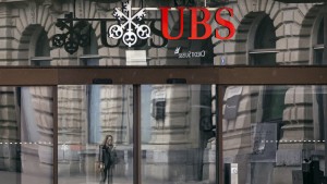 Großbank UBS erwägt Verschiebung des Quartalsberichts