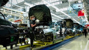 Daimler nimmt neue S-Klasse-Fabrik in Betrieb