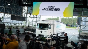 Amazon kauft 200 elektrische Langstrecken-Lastwagen von Daimler Truck