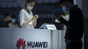 US-Sanktionen belasten die Geschäfte von  Huawei