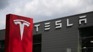 Musk meldet gute Tesla-Zahlen – Aktienkurs steigt um zehn Prozent