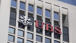 Verunsicherte Millionäre tragen ihr Geld zur UBS