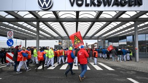 Hartes Ringen um VW – Einschnitte in Wolfsburg und Zwickau?