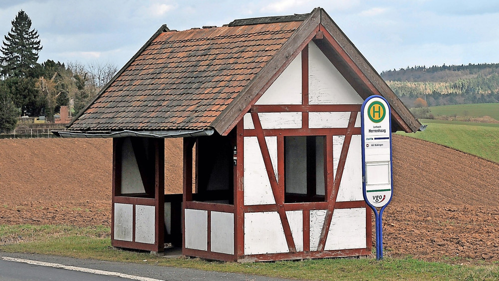 Reizthema Anbindung: Haltestelle Lorbach-Herrnhaag bei Büdingen