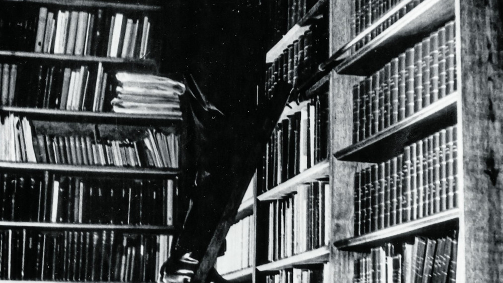 Max Planck in seiner Bibliothek, 1942